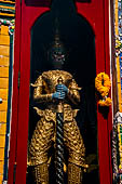 Bangkok Wat Pho, Wat Pho s Giants located in niches at the sides of the entrances of the court of the mandop. 